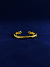 Load image into Gallery viewer, Dauer Larva Cuff