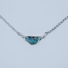 Lade das Bild in den Galerie-Viewer, Pāua 101 Halsband
