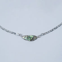 Lade das Bild in den Galerie-Viewer, Pāua 101 Halsband