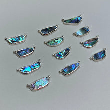 Lade das Bild in den Galerie-Viewer, Pāua 101 Halsband