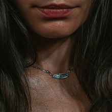 Lade das Bild in den Galerie-Viewer, Pāua 101 Halsband